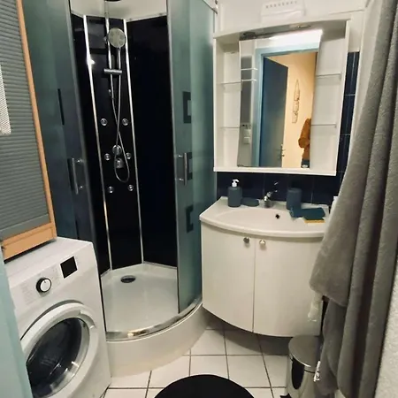 Apartment T2 Avec Cabine, Climatisation, Parking, Vue Mer - - Fr-1-81-430